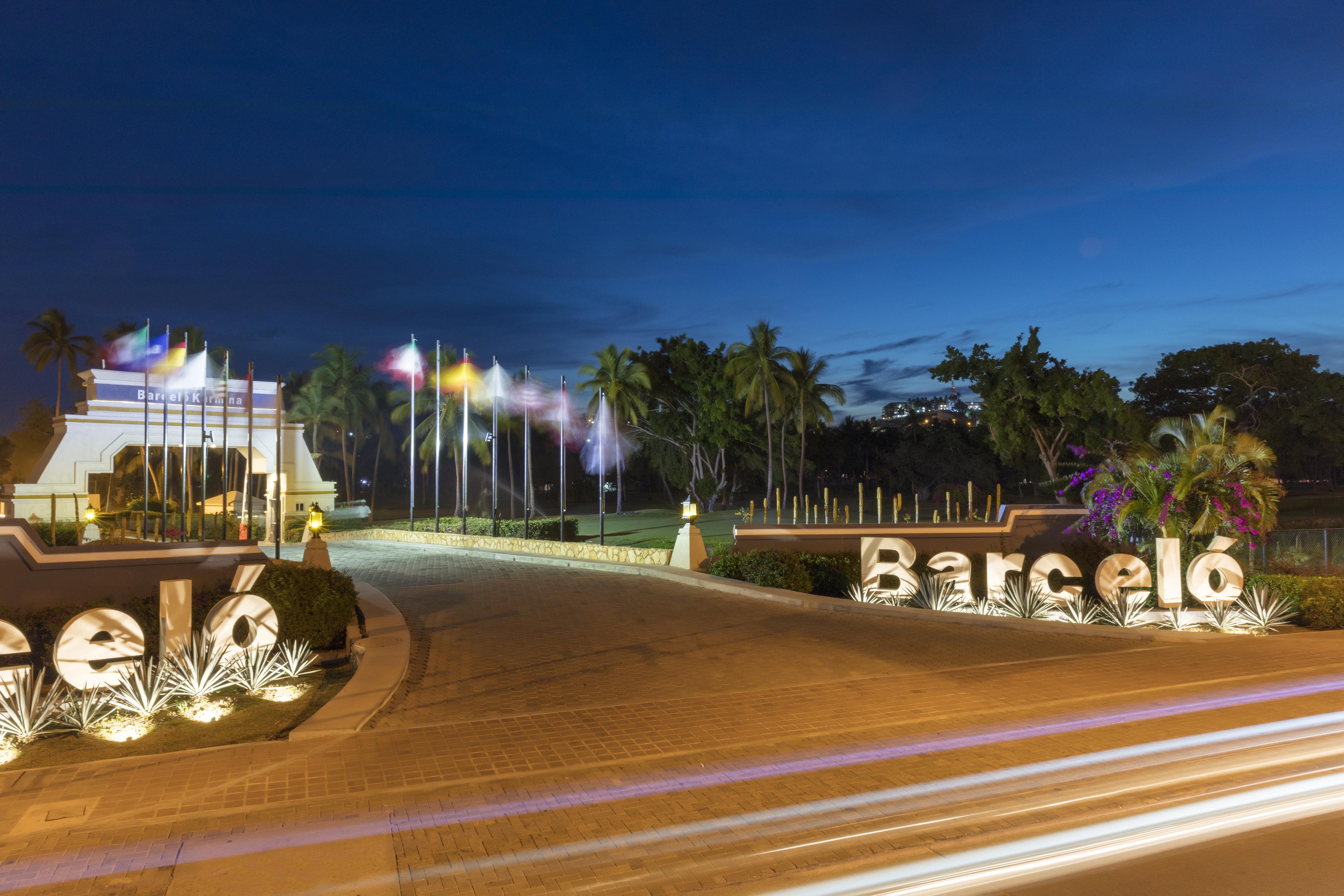 曼萨尼约 巴尔赛罗卡米纳全包度假村酒店 外观 照片 Entrance to the resort